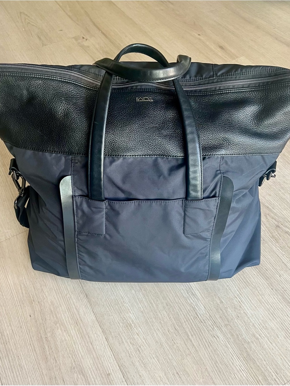 TUMI Leather Nylon Tumi Haydon Blackburn Duffel / Weekend Bag Large 18”x18”x9”